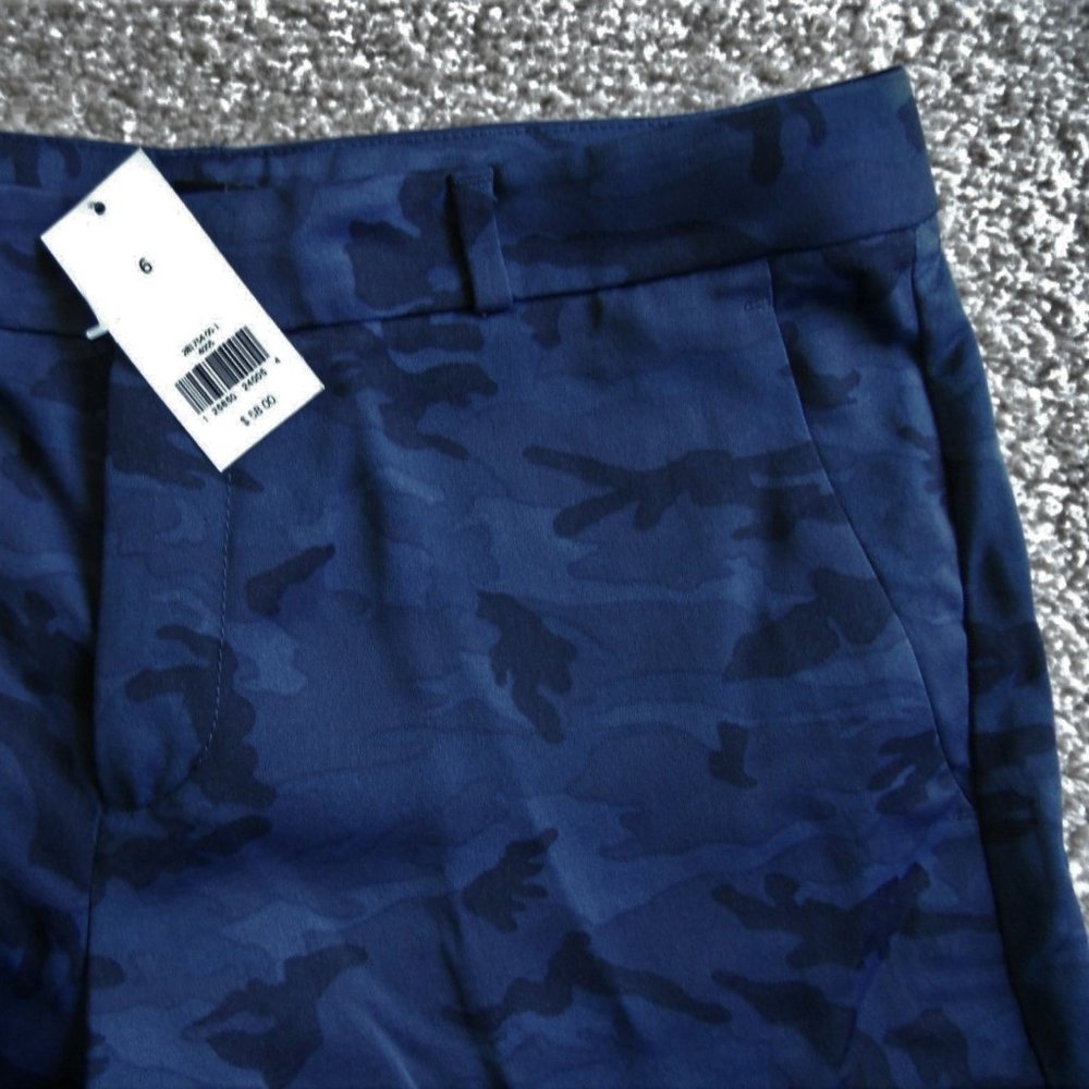 Banana Republic Camo Shorts size 6 Blue - Picture 2 of 4
